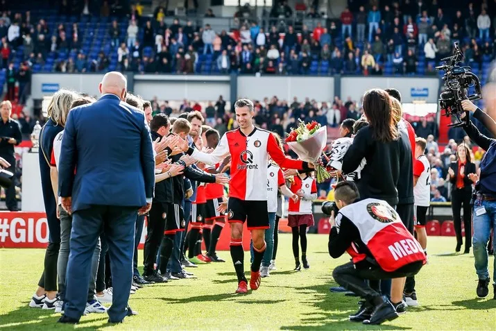 Afscheid van Van Bronckhorst en Van Persie