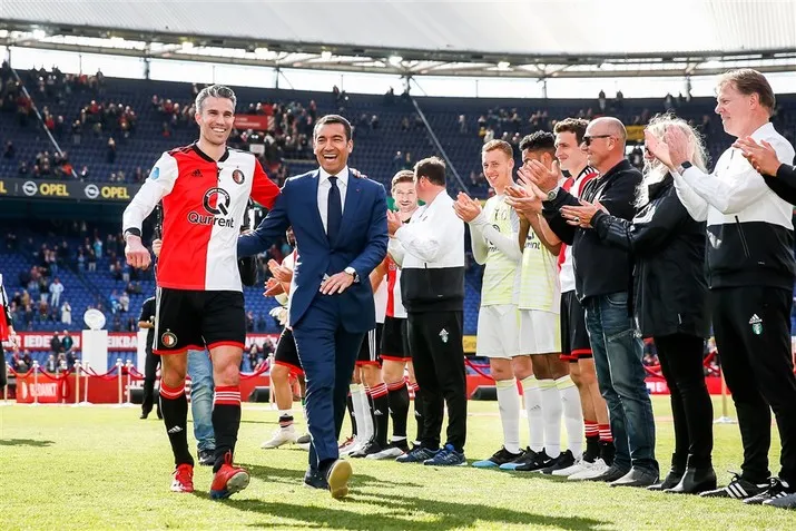 Afscheid van Van Bronckhorst en Van Persie