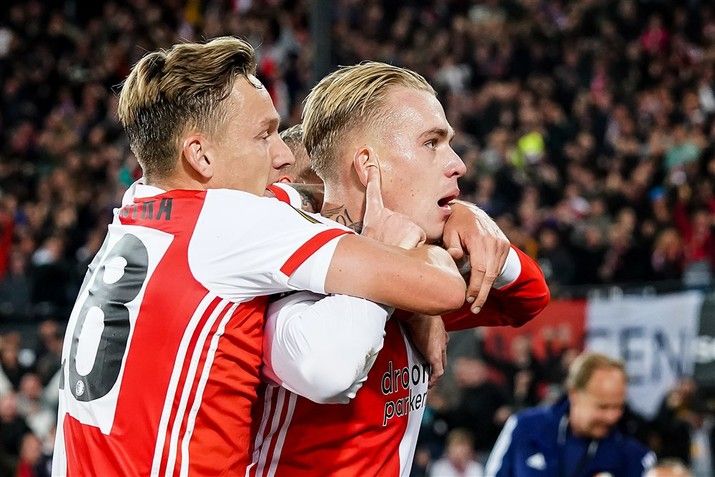Feyenoord wint in kolkende Kuip van FC Porto