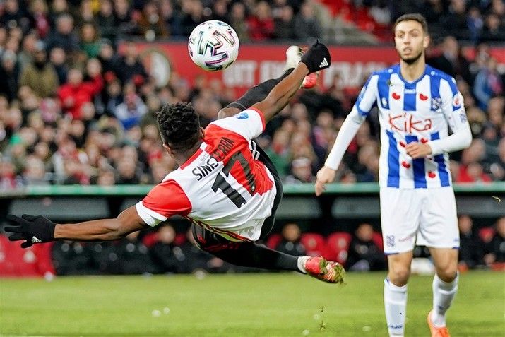 Feyenoord verslaat sc Heerenveen, Jørgensen trefzeker
