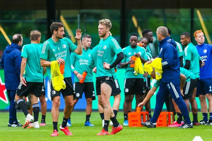 De eerste training van Feyenoord in beeld (fotoverslag)