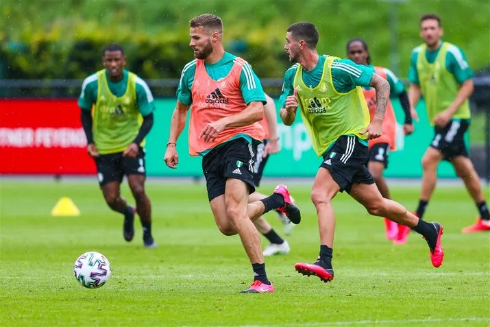 De eerste training van Feyenoord in beeld (fotoverslag)