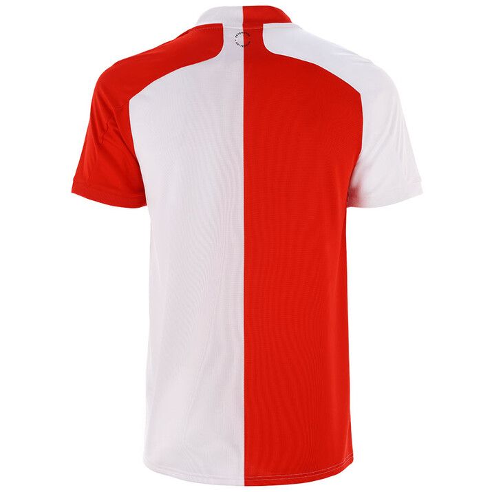 Feyenoord maakt het nieuwe thuisshirt bekend