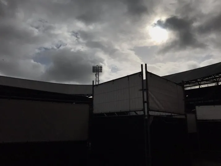 De Kuip klaargemaakt voor Champions League