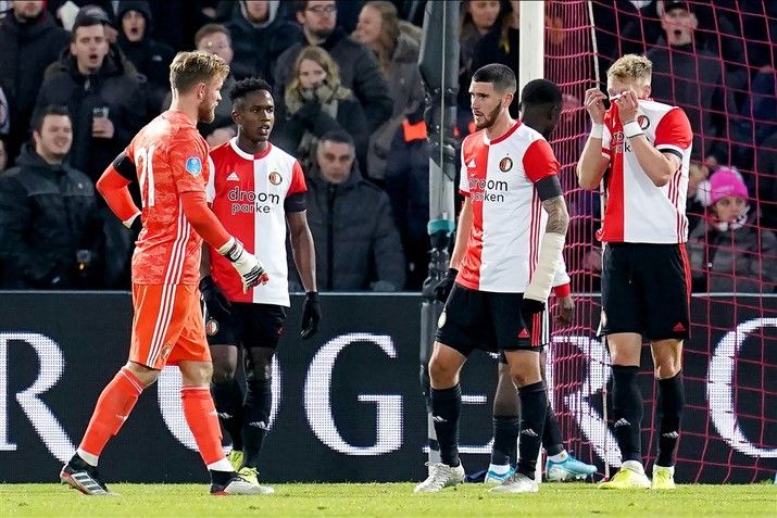 Feyenoord met pijn en moeite langs PEC Zwolle