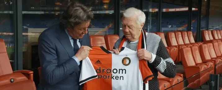 Droomparken met zwarte letters op Feyenoord-shirt