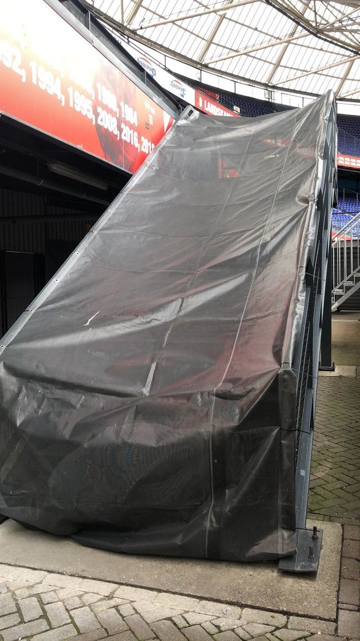 Feyenoord sluit Vak S met zwarte doeken