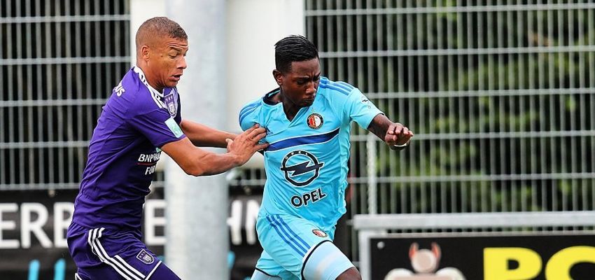 Kramer en Kuyt scoren bij zege op Anderlecht