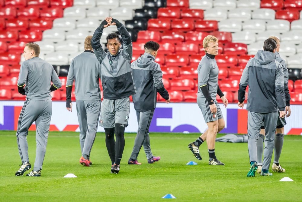 FOTO'S | Feyenoord werkt training af in Old Trafford
