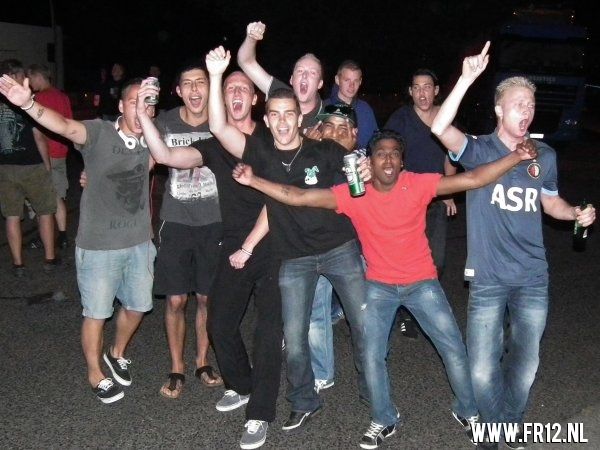 Supporters kleuren Praag rood&wit