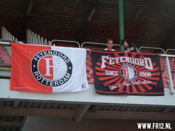 Supporters kleuren Praag rood&wit