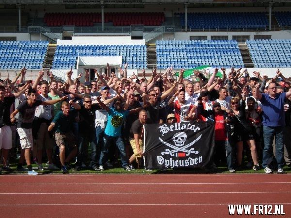 Supporters kleuren Praag rood&wit