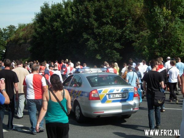 Supporters kleuren Praag rood&wit