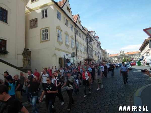Supporters kleuren Praag rood&wit