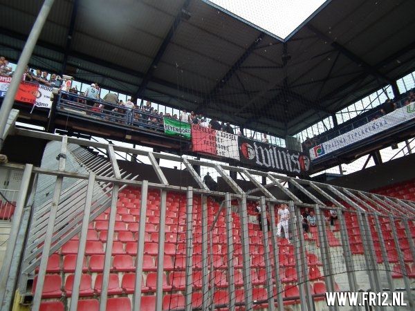 Supporters kleuren Praag rood&wit