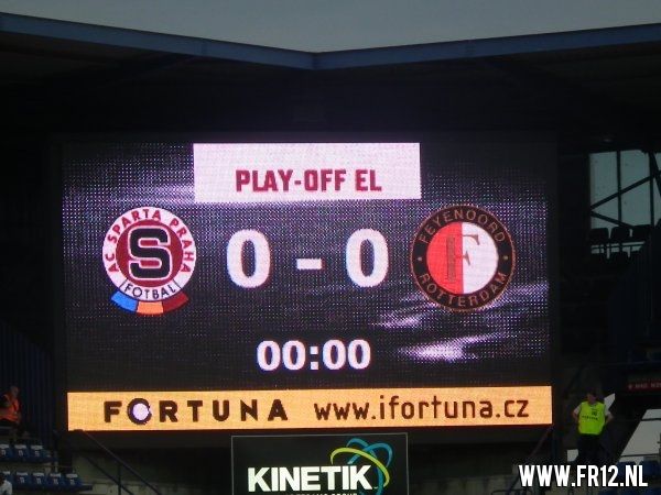 Supporters kleuren Praag rood&wit