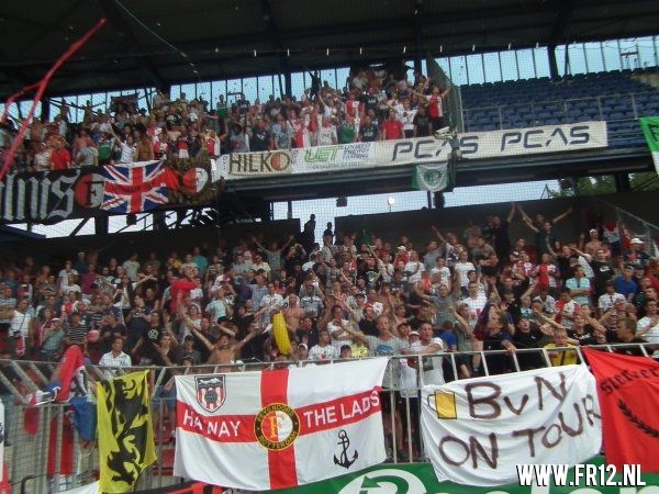 Supporters kleuren Praag rood&wit