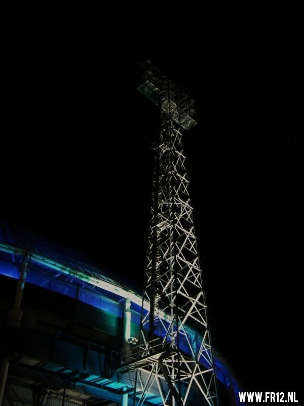 Stadion Feijenoord, De Kuip bij nacht.
