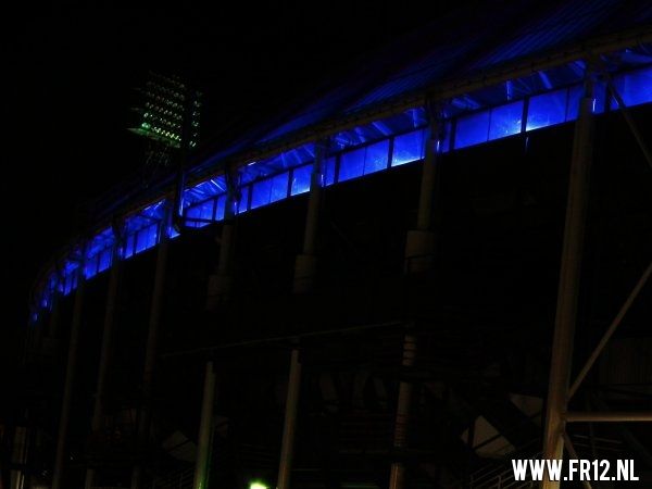 Stadion Feijenoord, De Kuip bij nacht.