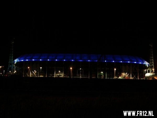 Stadion Feijenoord, De Kuip bij nacht.