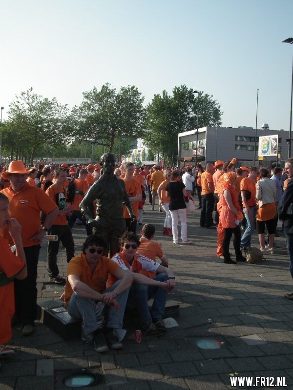 Ron Vlaar wint van Slowakije