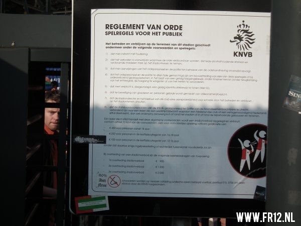 Ron Vlaar wint van Slowakije