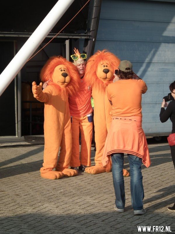 Ron Vlaar wint van Slowakije