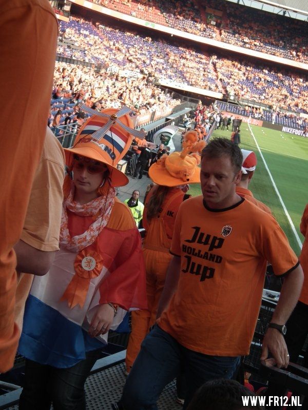 Ron Vlaar wint van Slowakije