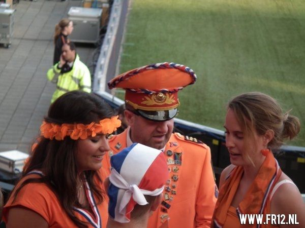 Ron Vlaar wint van Slowakije