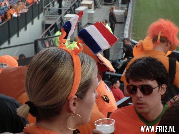 Ron Vlaar wint van Slowakije