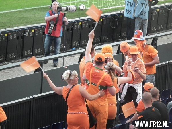 Ron Vlaar wint van Slowakije