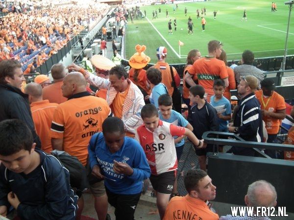Ron Vlaar wint van Slowakije