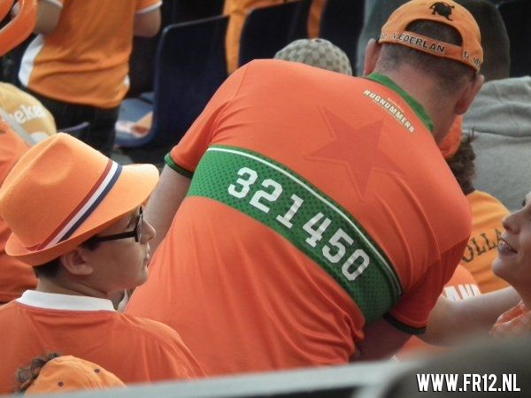 Ron Vlaar wint van Slowakije