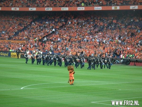 Ron Vlaar wint van Slowakije