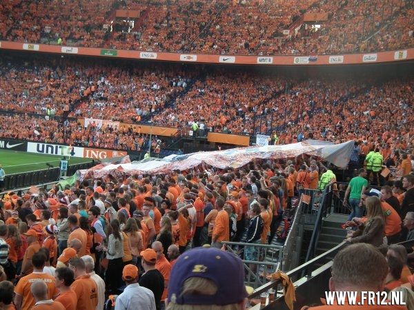 Ron Vlaar wint van Slowakije
