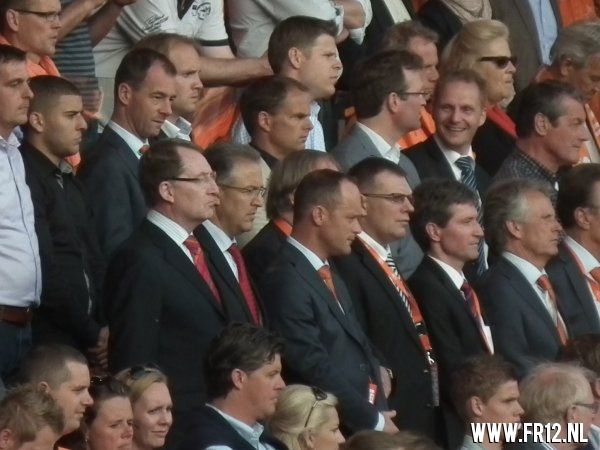 Ron Vlaar wint van Slowakije