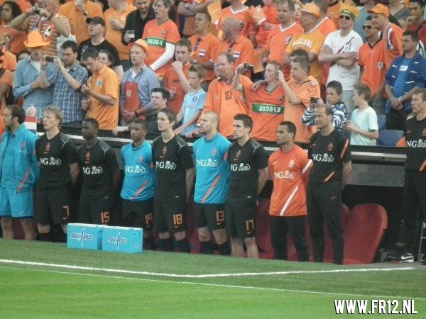 Ron Vlaar wint van Slowakije