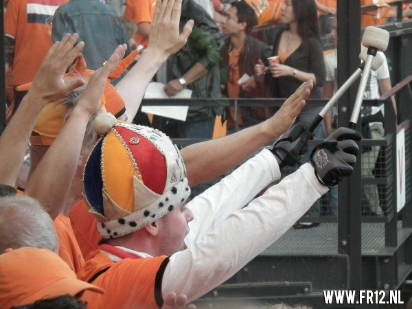 Ron Vlaar wint van Slowakije