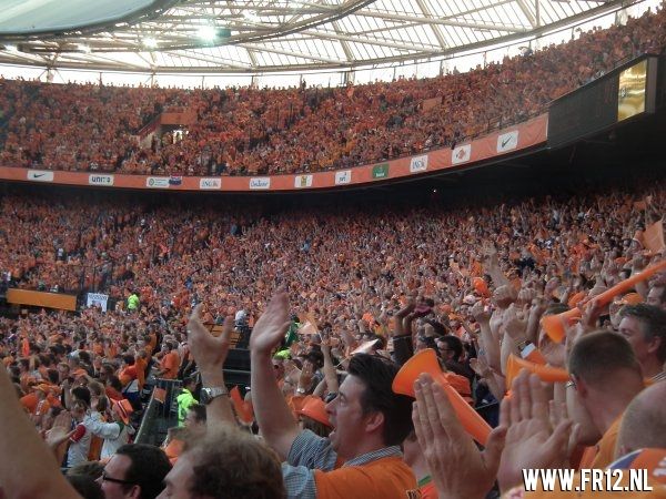 Ron Vlaar wint van Slowakije