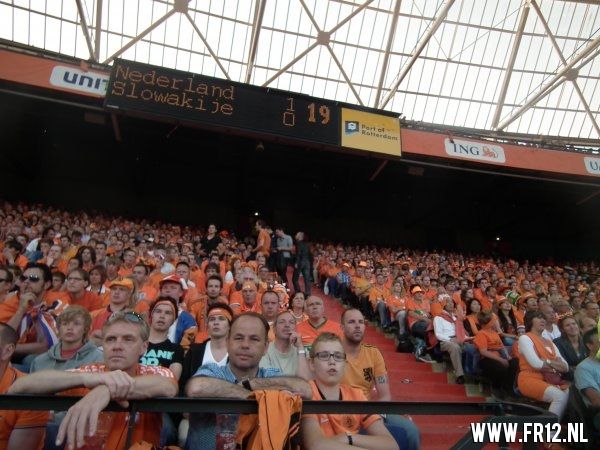 Ron Vlaar wint van Slowakije
