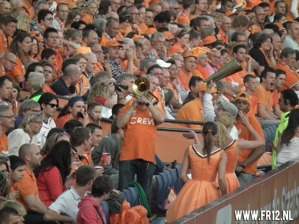 Ron Vlaar wint van Slowakije