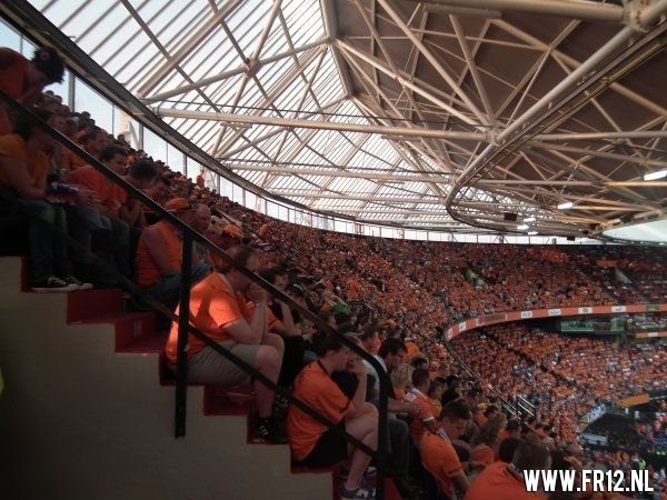 Ron Vlaar wint van Slowakije
