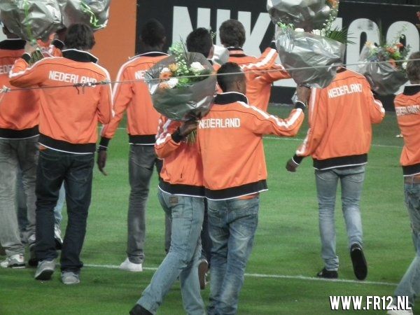 Ron Vlaar wint van Slowakije