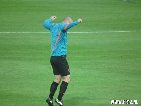 Ron Vlaar wint van Slowakije