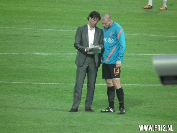 Ron Vlaar wint van Slowakije