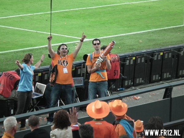 Ron Vlaar wint van Slowakije