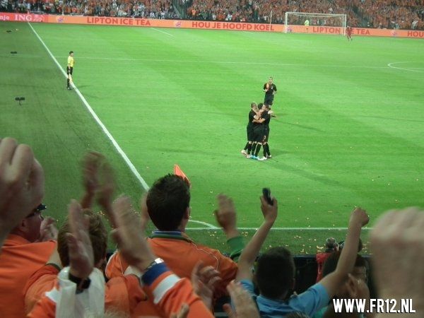 Ron Vlaar wint van Slowakije