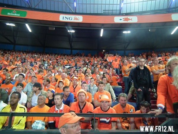 Ron Vlaar wint van Slowakije