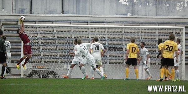 Tomasson wint in zijn debuutwedstrijd