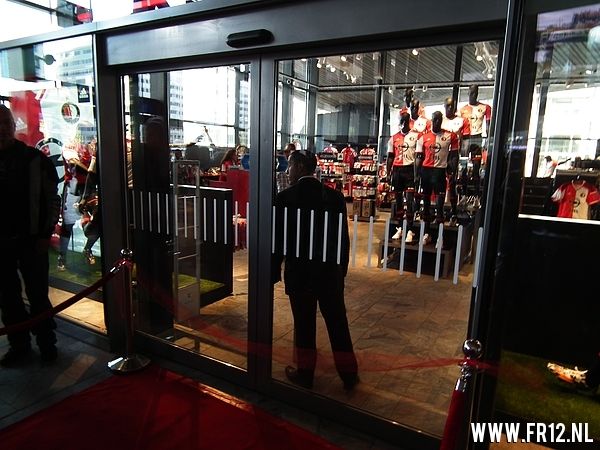 Opening nieuwe fanshops